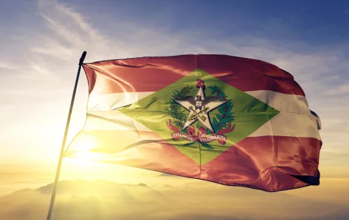 A imagem retrata a bandeira de Santa Catarina