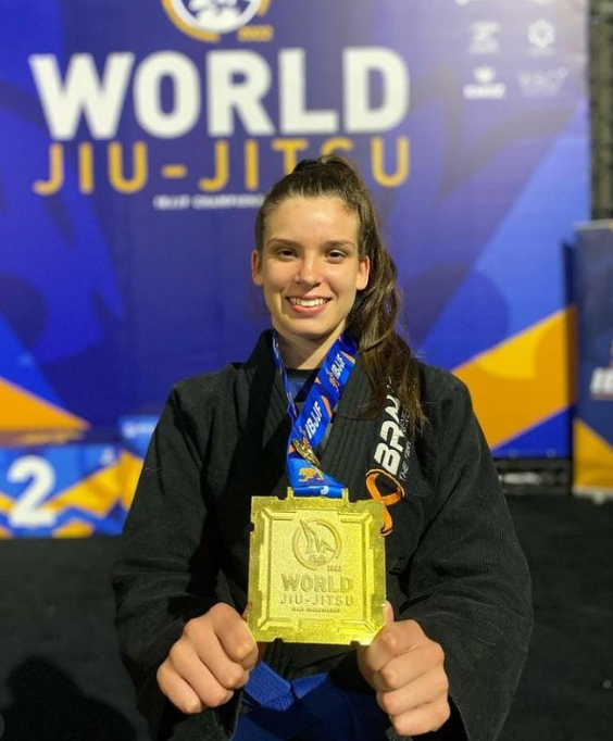 aluna catarinense coleciona títulos no jiu-jitsu feminino