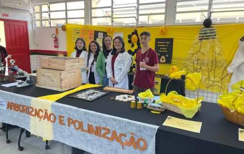 Alunos fabricam cosméticas e alimentos a partir do mel