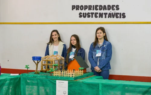 Alunos participam de feira escolar